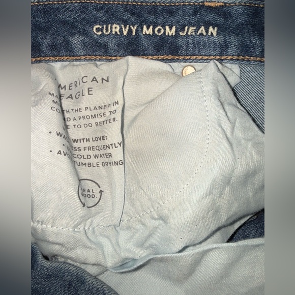 American Eagle Medium Wash High Waist Curvy Mom Jeans Women’s Size 12 - Picture 9 of 9